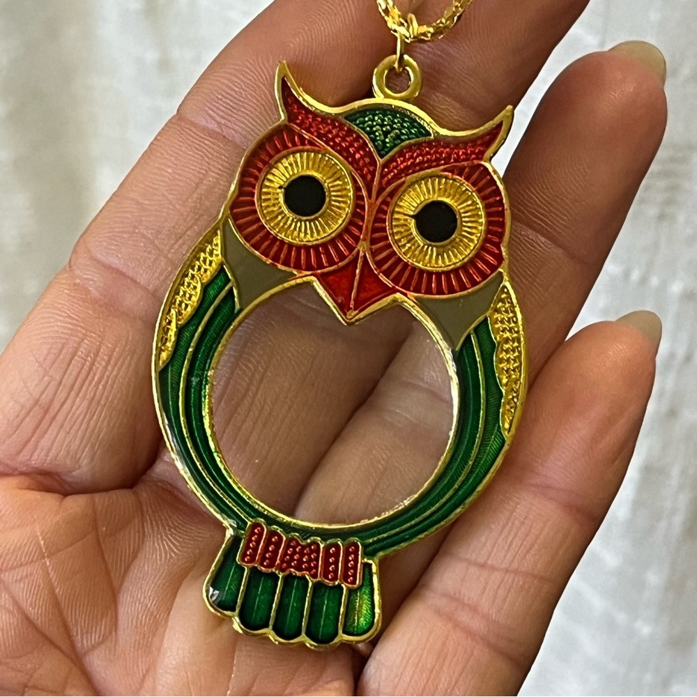 NWT Owl Magnifying Glass Necklace Gold Colored Chain 20 inches